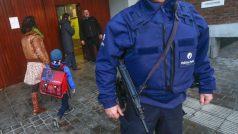 V Bruselu se znovu otevřely školy a školky. Děti chrání stovky policistů
