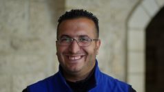 Mustafa, muslimský průvodce v kostele Narození Páně v palestinském Betlémě