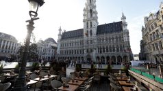 Brusel zrušil oslavy nového roku. Zahrádka u kavárny na Grand Place je prázdná