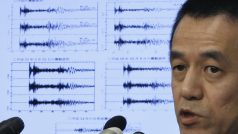 Ředitel Japonské meteorologické agentury Hasegava vysvětluje seismologické záznamy