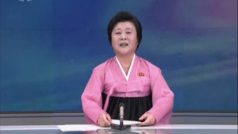 Hlasatelka severokorejské státní televize oznamuje úspěch testu vodíkové bomby