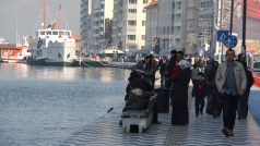 Turecké přístavní město Cesme, odkud uprchlíci míří na západ, kde začíná jejich nelegální cesta do Řecka a dál do Evropy