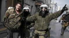 Pořádková jednotka zadržela v Aténách jednoho z protestujících zemědělců
