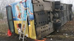 Nehoda autobusu u Panenského Týnce