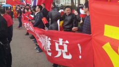 Na pražskou Kampu přišli i zastánci čínského prezidenta Si Ťin-pchinga