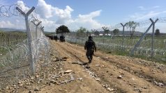 Bezpečnostní síly na řecko-makedonské hranici nedaleko tábora Idomeni