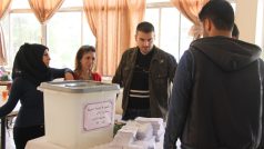 Syřané na území ovládaném Asadovým režimem volí parlament