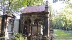 Hrobka rodiny Fuchsů před restaurováním