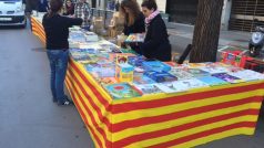 V centru Barcelony jsou stovky stánků s knihami
