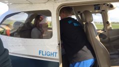 Hasiči, záchranáři a policisté na letišti v Hradci Králové nacvičovali zásah při srážce vrtulníku a letadla