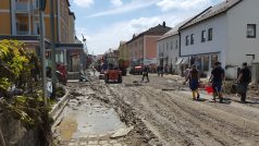 Povodně na jihu Bavorska značně poškodily obci Simbach, která stojí na břehu řeky Inn