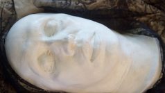 Ve vile Karla Čapka jsou k vidění nové vzácné předměty, které byly objeveny během inventur. Na snímku je posmrtná maska Karla Čapka.
