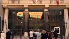 Na budově radnice v Nice jsou jména všech 84 obětí teroristického činu