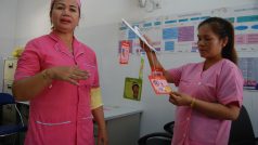 Čeští aktivisté se snaží šířit osvětu mezi kambodžskými matkami