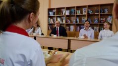Ruský prezident Vladimir Putin navštívil u příležitosti začátku školního roku školu ve Vladivostoku