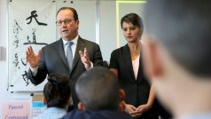 Francouzský prezident François Hollande a ministryně školství Najat Vallaud-Belkacemová přijeli na začátek školního roku do školy v Orleansu