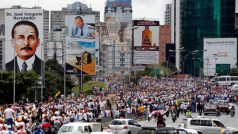 Protestů v Caracasu se účastní několik stovek tisíc lidí