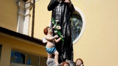 V Domě svatého Guanelly v italském městě Como pomáhají uprchlíkům bez ohledu na víru. Na snímku socha svatého Dona Bosca