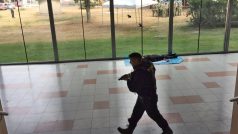 Policisté, záchranáři a hasiči nacvičovali na královéhradeckém zimním stadionu zásah proti aktivnímu útočníkovi