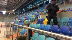 Policisté, záchranáři a hasiči nacvičovali na královéhradeckém zimním stadionu zásah proti aktivnímu útočníkovi