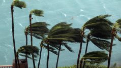 Hurikán se ve čtvrtek přehnal přes Bahamy a vítr, který ho provázel měl rychlost přes 200 kilometrů v hodině.