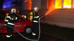 Požár galvanovny v Praze ve Štěrboholské ulici