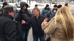Ruští aktivisté se scházejí každý týden před komplexem budov ministerstva spravedlnosti, ministerstva vnitra a federální vězeňské služby