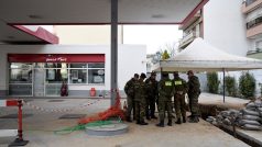 Evakuace v řecké Soluni. Ozbrojené složky jsou připravené na denotaci bomby