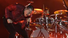 Hlavní zpěvák americké skupiny Linkin Park Chester Bennington 11. června v Praze při vystoupení na hudebním festivalu Aerodrome.