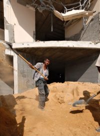 Palestinští dělníci na stavbě