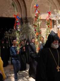 Velikonoční procesí vyráží z baziliky