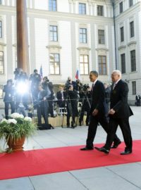 Baracka Obamu přivítal na P...