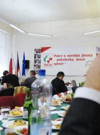 Poklidná atmosféra ve volebním štábu KSČM
