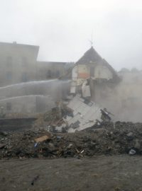 Demoliční práce v Chrastavě pokračovaly  i přes hustý déšť