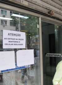 Volební místnost v jedné z bank v Riu de Janeiru