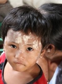 Barmský uprchlický tábor.