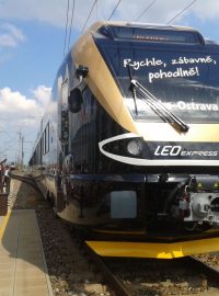 Vlak Stadler Flirt nového dopravce Leo Express