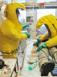 V Těchoníně ošetřují pacienty s vysoce nakažlivými nemocemi. Právě tady by se mohla léčit ebola