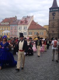 Festival Jičín – město pohádky zahájil průvod pohádkových bytostí