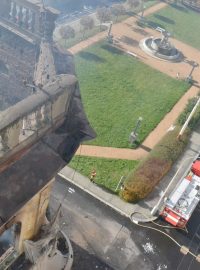 Požár zničil starý opuštěný hotel na Mírovém náměstí v Mariánských Lázních