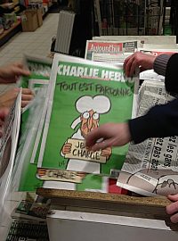 Nové číslo Charlie Hebdo na stáncích ve Francii