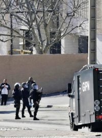 Kvůli přestřelce gangů zasahují v Marseille příslušníci speciálních jednotek