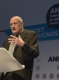 K delegátům sněmu hnutí ANO hovoří filosof a sociolog Václav Bělohradský