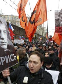 V centru Moskvy se sešly davy lidí, aby uctili památku zastřeleného odpůrce Kremlu Borise Němcova