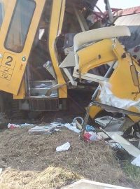 Nehoda kamionu a vlaku u Obrataně