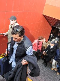 Nově otevřené stanice metra, Veleslavín chybí eskalátor