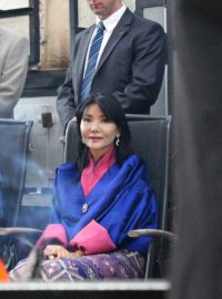 Bhútánská královna matka Ashi Sangay Choden Wangchuck (vpravo)