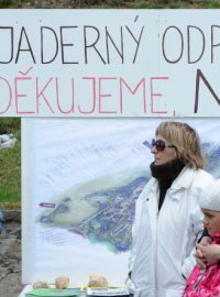 V Lodhéřově na Jindřichohradecku se sešlo asi 60 lidí na pochodu proti úložišti jaderného odpadu