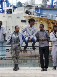 Příliv uprchlíků z Afriky do Evropy neustává