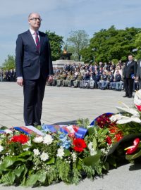 Veteráni, vojáci a politici si na pražském Vítkově připomněli 70 let od konce 2. světové války, premiér Bohuslav Sobotka